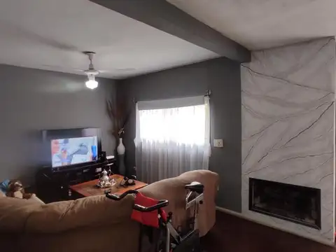 CASA EN VENTA 4 AMBIENTES C/QUINCHO EN BERAZATEGUI