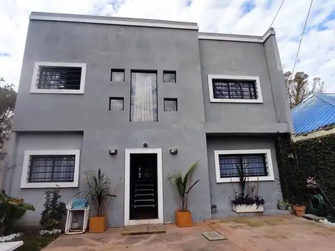CASA EN VENTA 4 AMBIENTES C/QUINCHO EN BERAZATEGUI