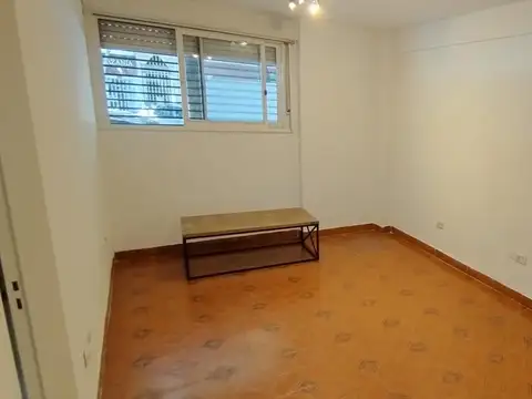 Colegiales "R" - PB reciclada con patio! Apto Profesional