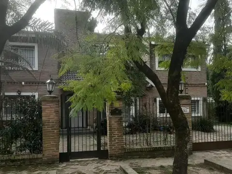 CASA EN MORENO, EXCELENTE UBICACION