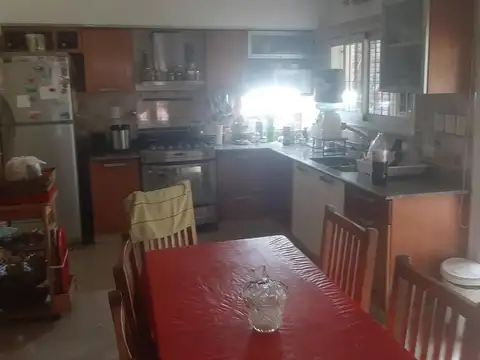 CASA EN MORENO, EXCELENTE UBICACION