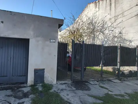 3 CASAS S/LOTE 10 X 30! DOS 3 AMB + UNA 2 AMB + COCH/LOCAL!