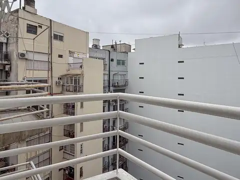1 amb edificio con piscina y parrilla de uso común.