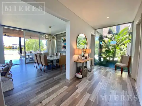 Casa 8 ambientes con 3 baños