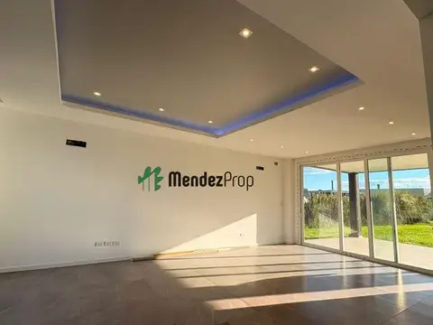 Casa en Venta con 5 cocheras