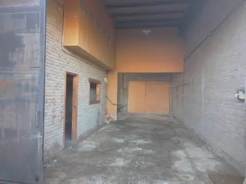 Casa 9 ambientes con 1 baño