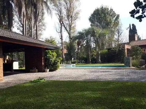 Casa en Venta con 2 cocheras