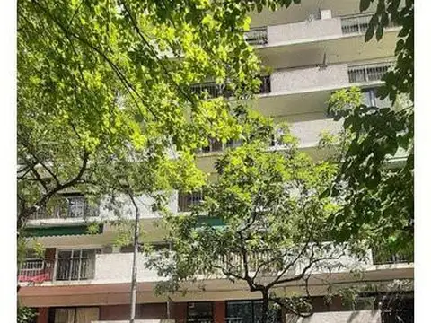 EXC DEPARTAMENTO DE 4 AMBIENTES AL FRENTE CON BALCON SOBRE AV CABILDO