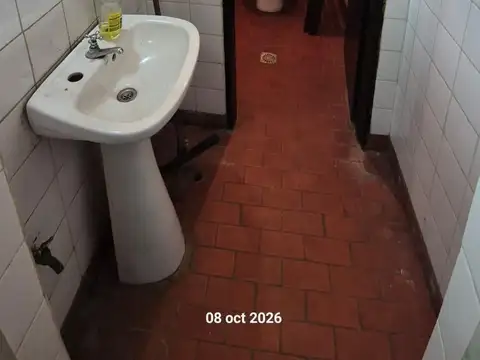 Excelente Local en Zona Comercial ! muy Buen metraje - + Entrepiso ! Sin Expensas