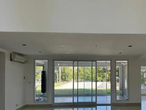 Almte. Guillermo Brown 2151