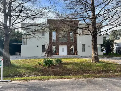 Casa 7 ambientes con 6 baños