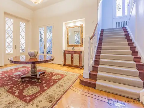 Casa en Venta con 3 cocheras