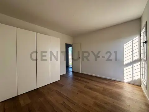 Casa 6 ambientes con 2 baños