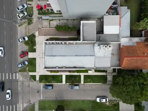 Importante propiedad comercial en esquina de Av. Constitución