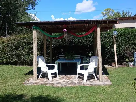Casa 8 ambientes con 4 baños