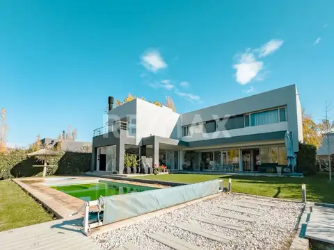 VENTA CASA 3 DORMITORIOS EN B° LA ZAGALA