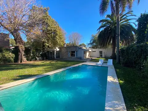 CASA EN VENTA :: PARQUE LELOIR :: 4 AMBIENTES