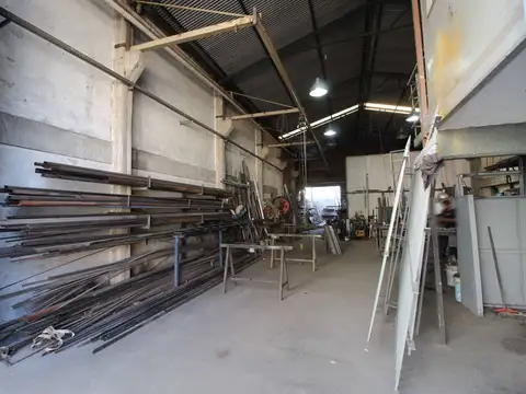 Galpon en Venta 10  mts Frente