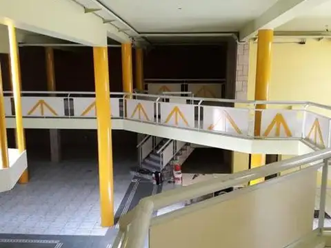 LOCAL COMERCIAL 1800 M2 EN 3 PLANTAS, VALOR ACTUALIZADO 