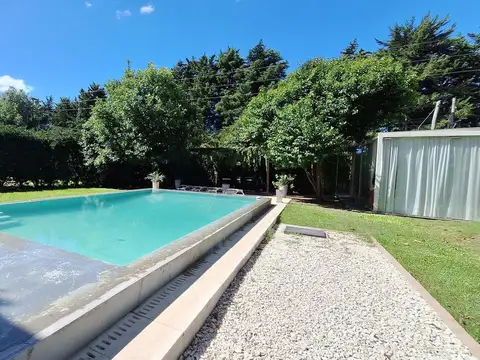 Casa en Venta con 4 cocheras