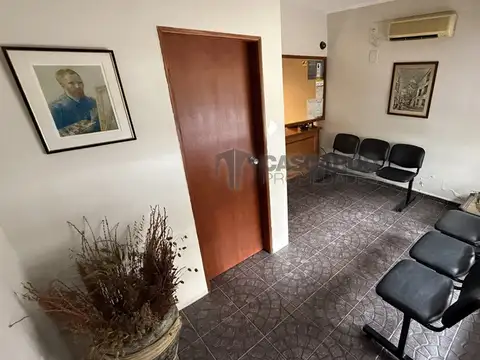 Oficina 5 ambientes con 2 baños