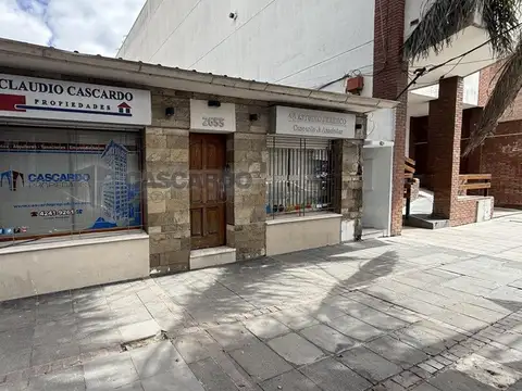 Oficina s de 89m2 cubiertos con patio y terraza