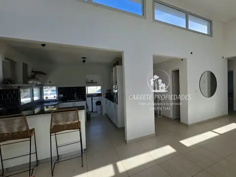 Casa en Venta con 4 cocheras