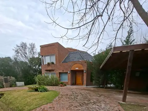 Casa moderna y luminosa en Country Los CARDALES