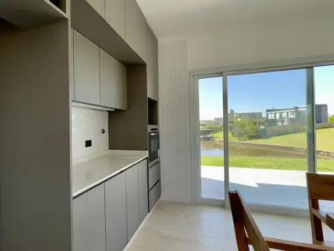 Casa 5 ambientes con 2 baños