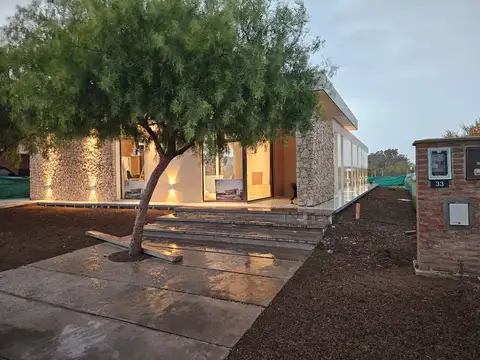 Casa en Venta en Pilar del Este - San Ramiro, USD 230.000