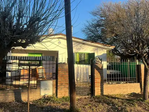 CASA EN VENTA V. GIARDINO C/ TODOS LOS SERVICIOS.