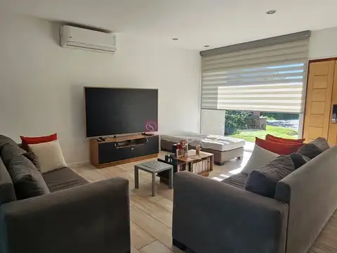 Casa 5 ambientes con 4 baños