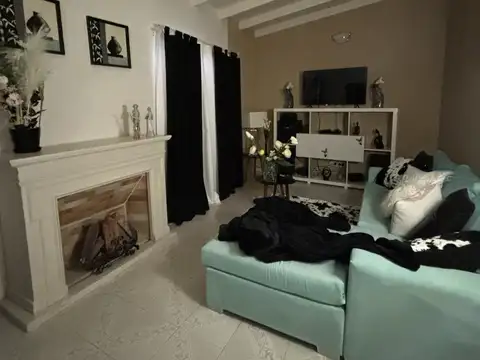 Casa 6 ambientes con 2 baños