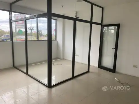 OFICINA EN VENTA  EN COMPLEJO MASCHWITZ MALL -MAROTO PROP