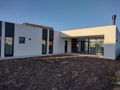 Casa en Alquiler en Pilar del Este - San Ramon, USD 1.000