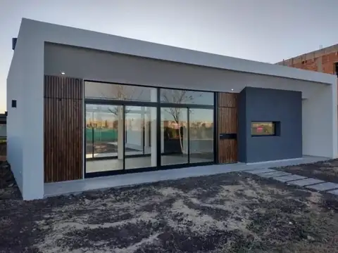 Casa 4 ambientes con 2 baños