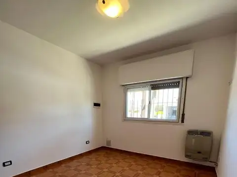 Casa en Alquiler con 5 cocheras