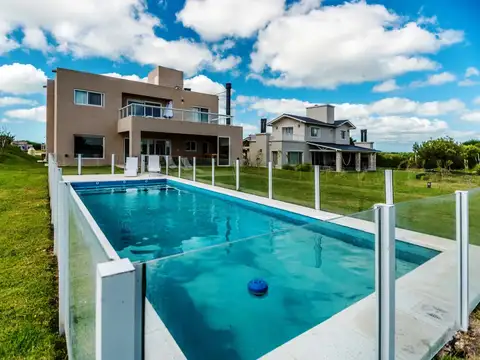 Hermosa casa fondo al Golf - VERANO 2027