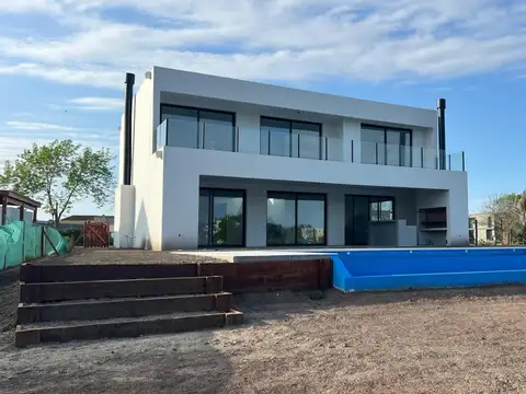 Casa en Venta en El Cantón - Barrio Golf, USD 450.000