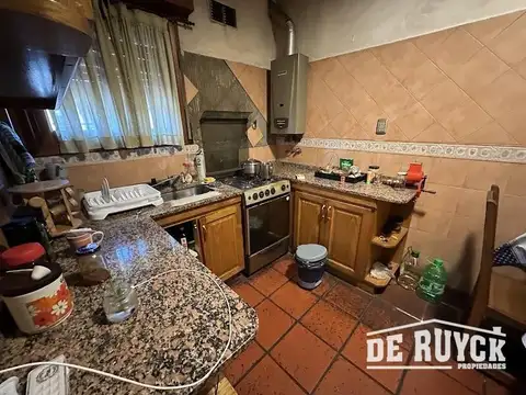 Casa 6 ambientes con 3 baños