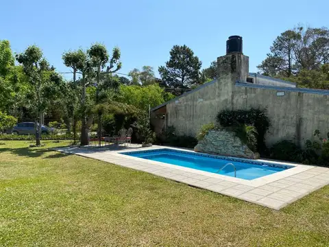 Casa con pileta en venta a 100 metros de Ruta N1