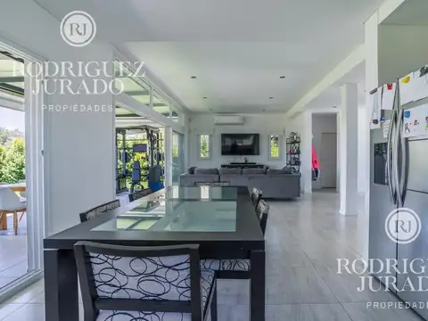 Casa 5 ambientes con 3 baños