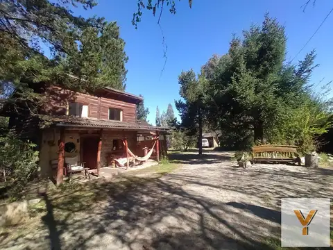 Edificio Comercial en venta - 6 Dormitorios 5 Baños - Cochera - 5900Mts2 - El Bolsón, Río Negro