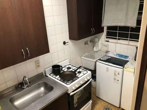 Luminoso Monoambiente  2 placards - Mario Bravo y AV Cordoba- Universidad Palermo- info: 