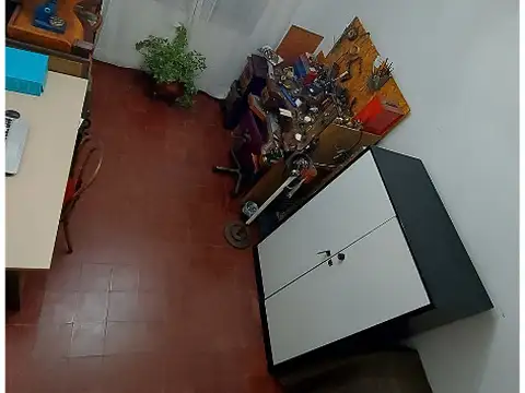 Vende Casa 4 ambientes + Cochera y Taller. Berazategui.