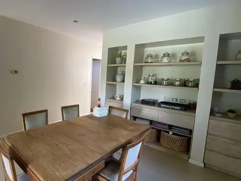 Casa 12 ambientes con 3 baños