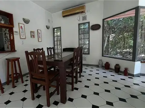 Casa en Venta con 4 cocheras
