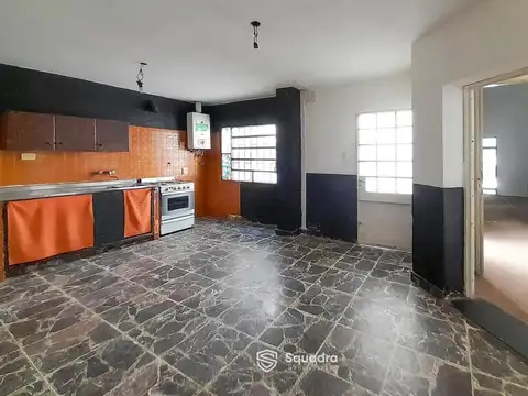 VENTA - Casa de 2 dormitorios en PH, con local al frente - Abasto, Rosario.