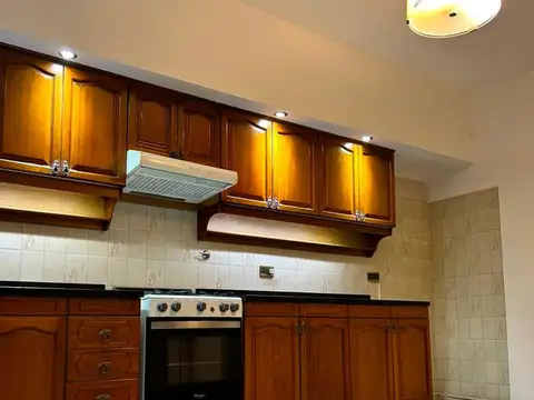 Casa 7 ambientes con 1 baño