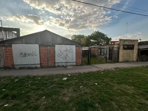 Avenida Hipólito Irigoyen 21700